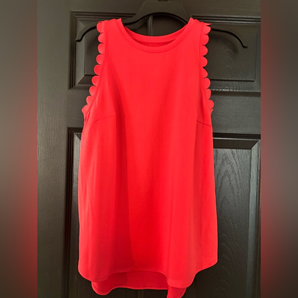 Women’s Scallop Trim Sleeveless Top